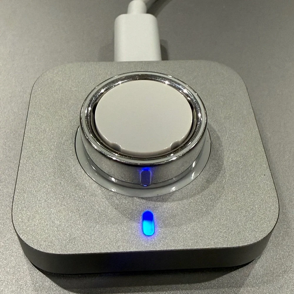 Oura Ring with Charger - Picture 2 of 4